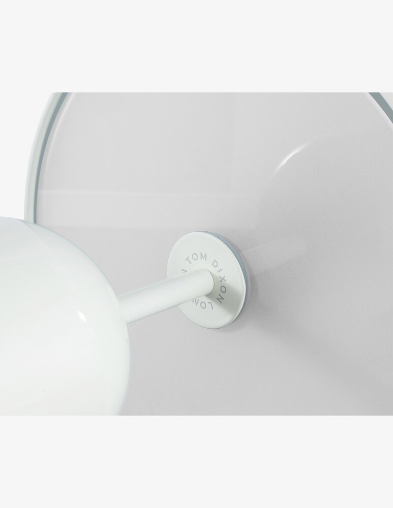 Tom Dixon Bell Bianca Led Un Lampada Da Tavolo