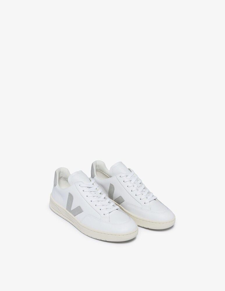 Veja Sneakers In Pelle V-12