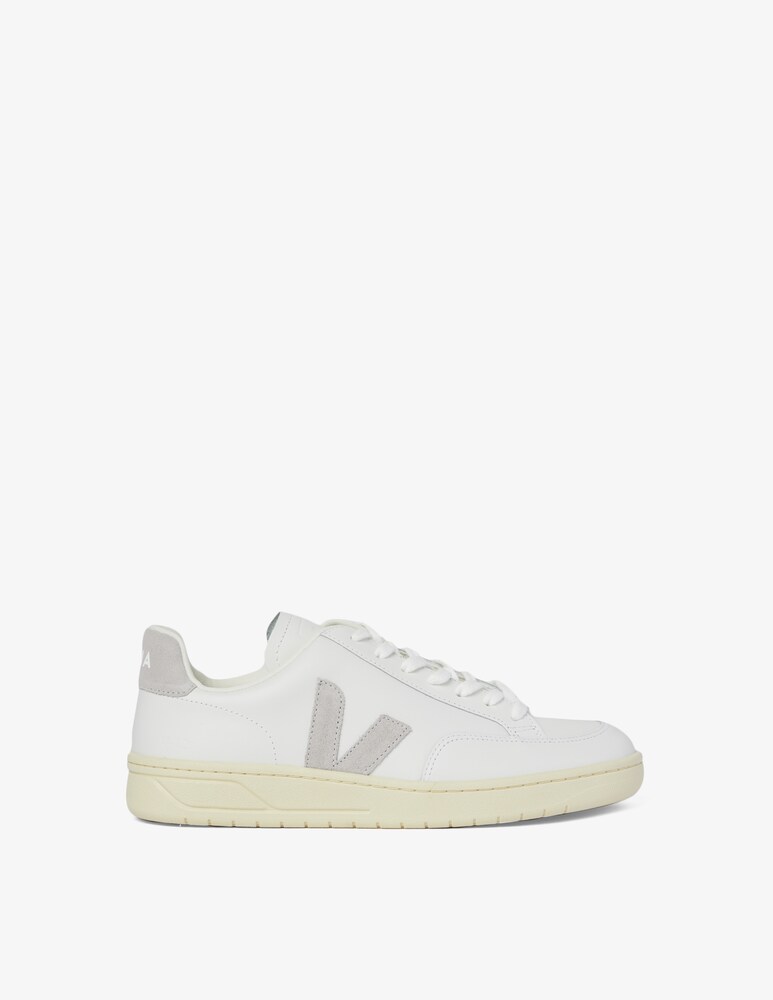 Veja Sneakers v-12