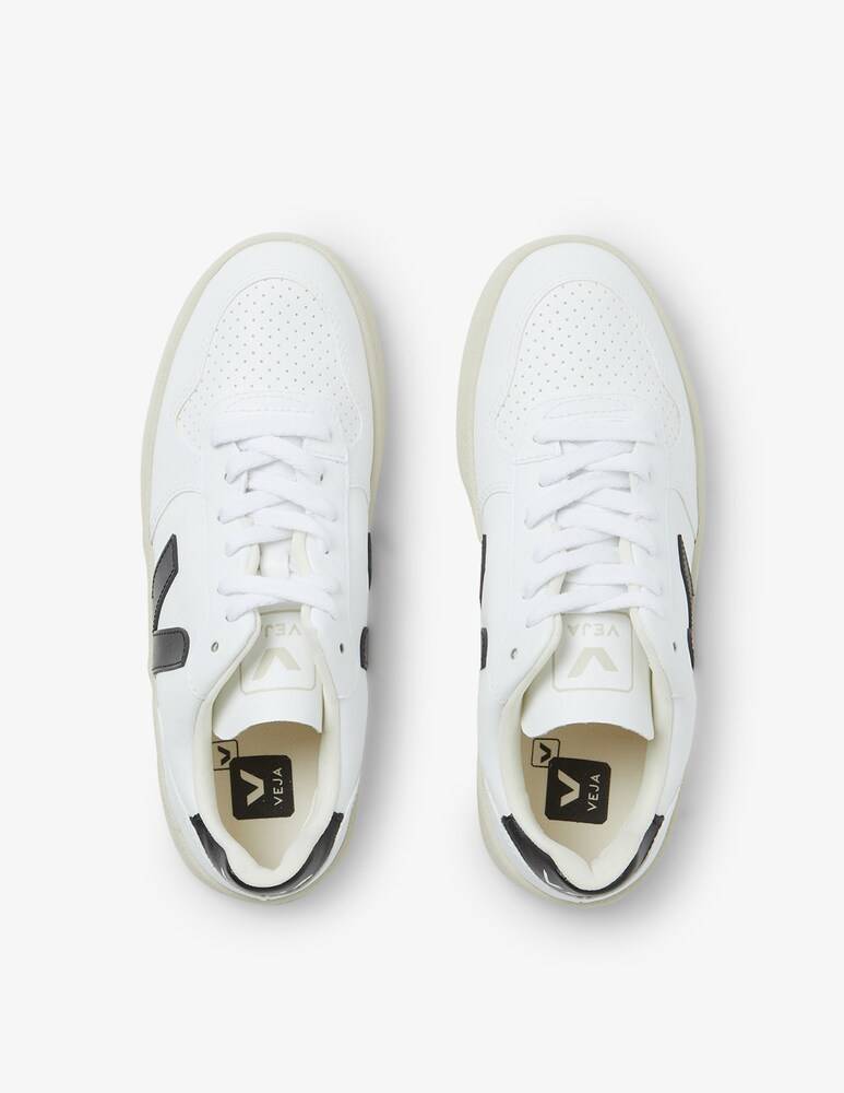 Veja Sneakers V10