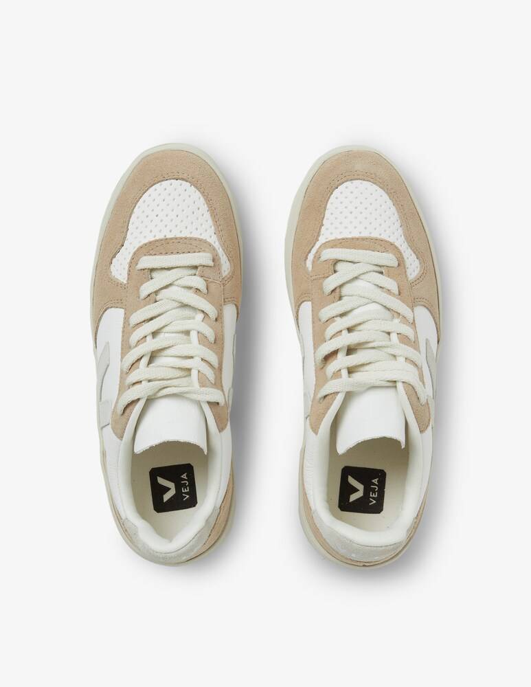 Veja Sneakers V10 In Camoscio