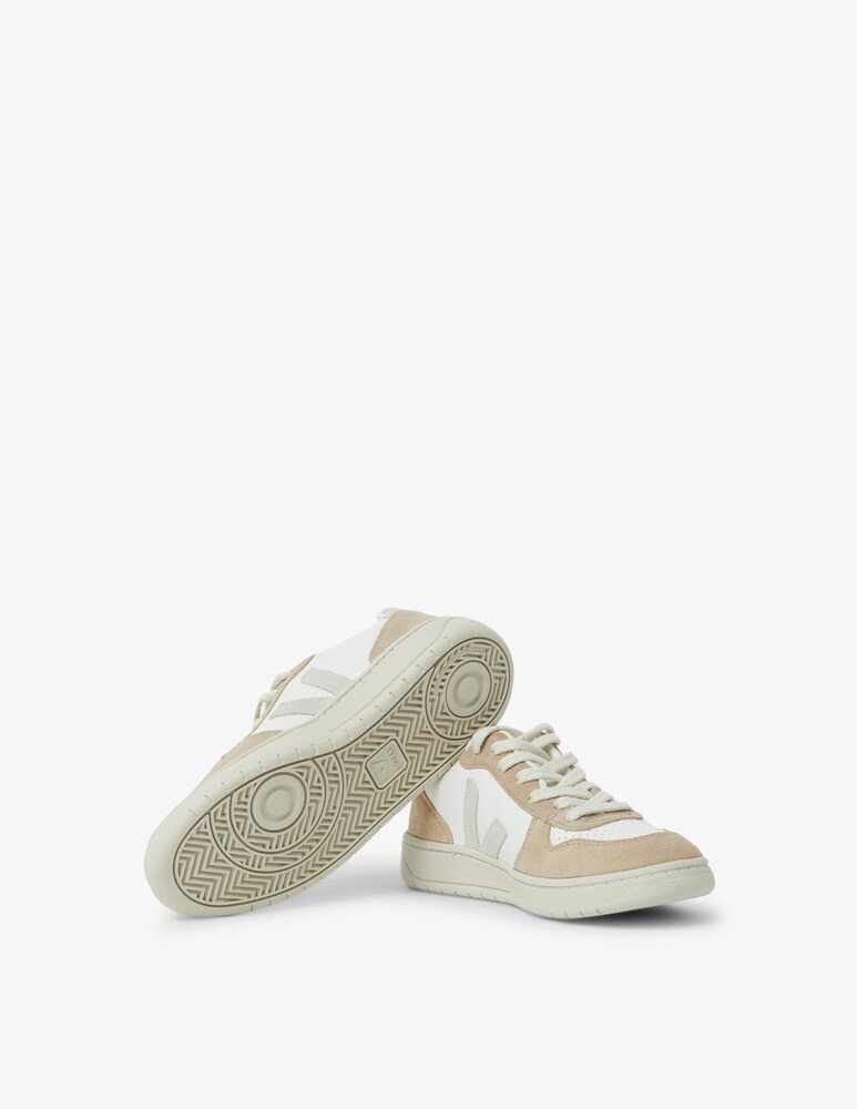 Veja Sneakers V10 In Camoscio