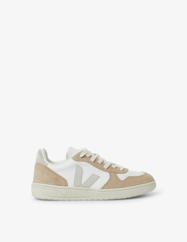 Veja Sneakers V10 in camoscio