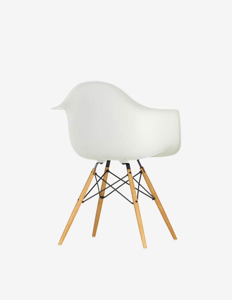 Vitra Eames Plastic Armchair DAW