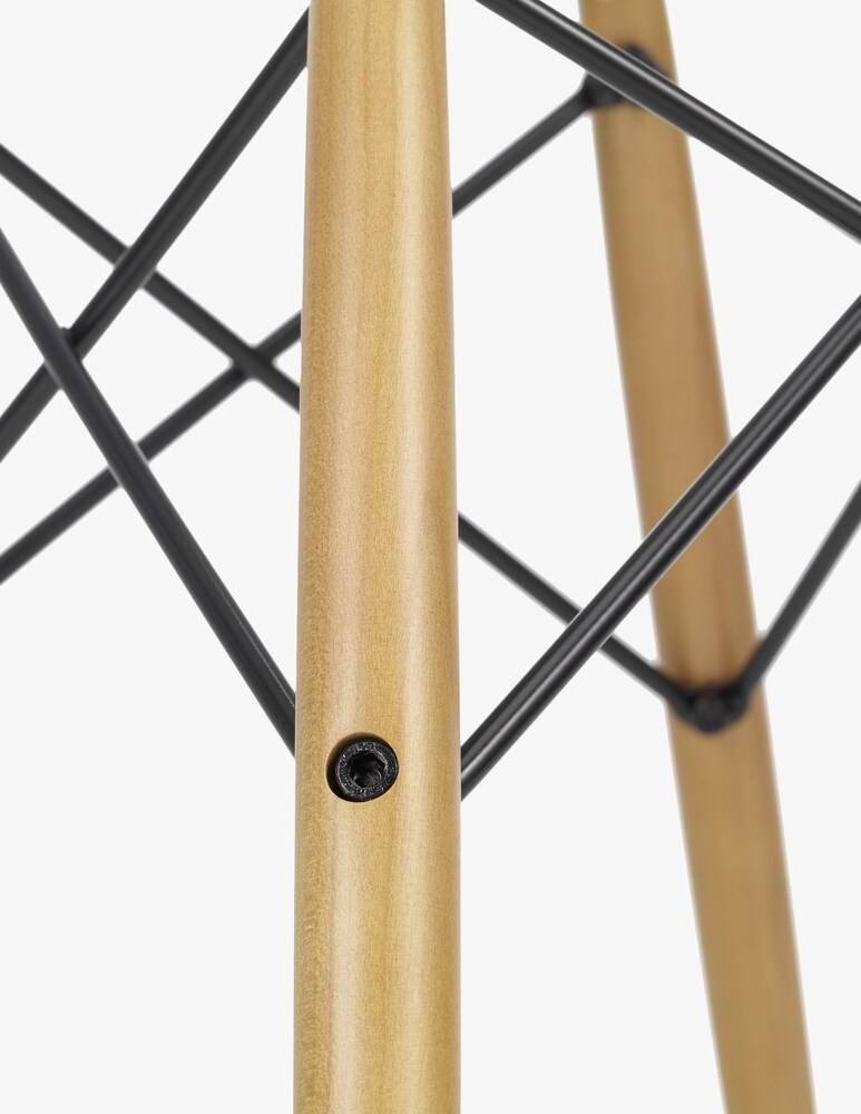 Vitra Eames Plastic Armchair DAW
