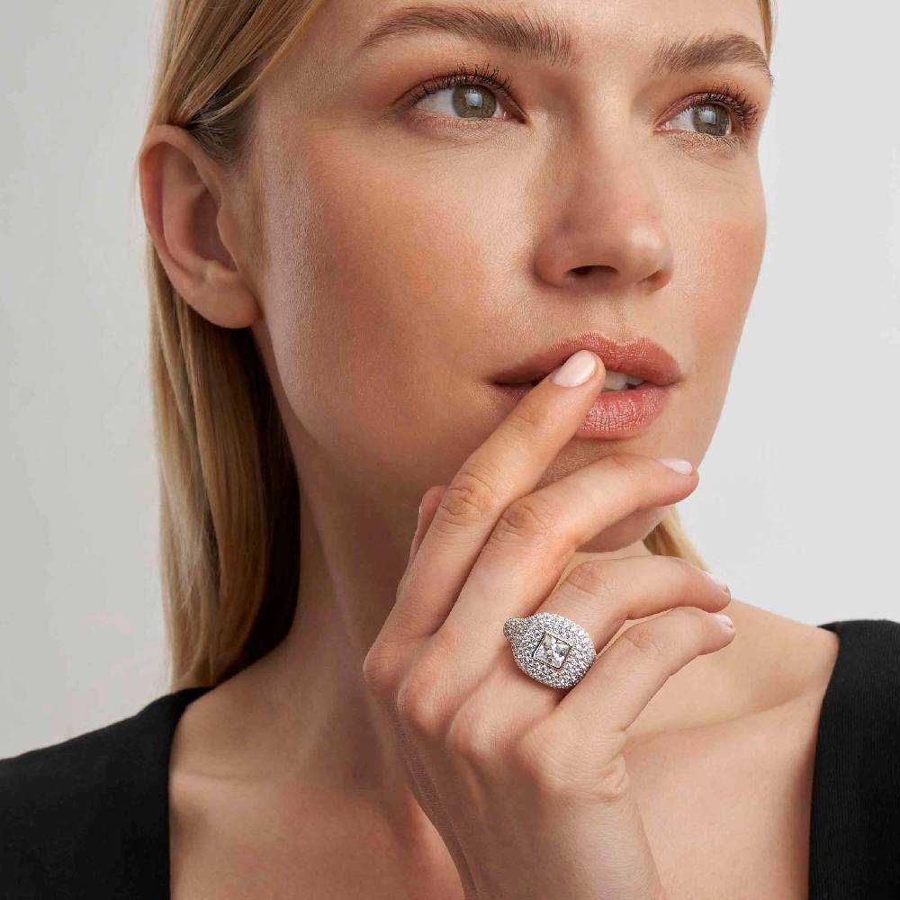 Nomination Anello Domina Con Quadrato E Zirconi