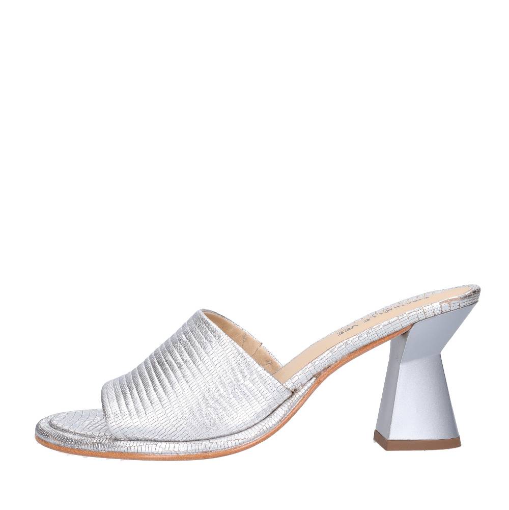 EMANUELLE VEE Mules in pelle
