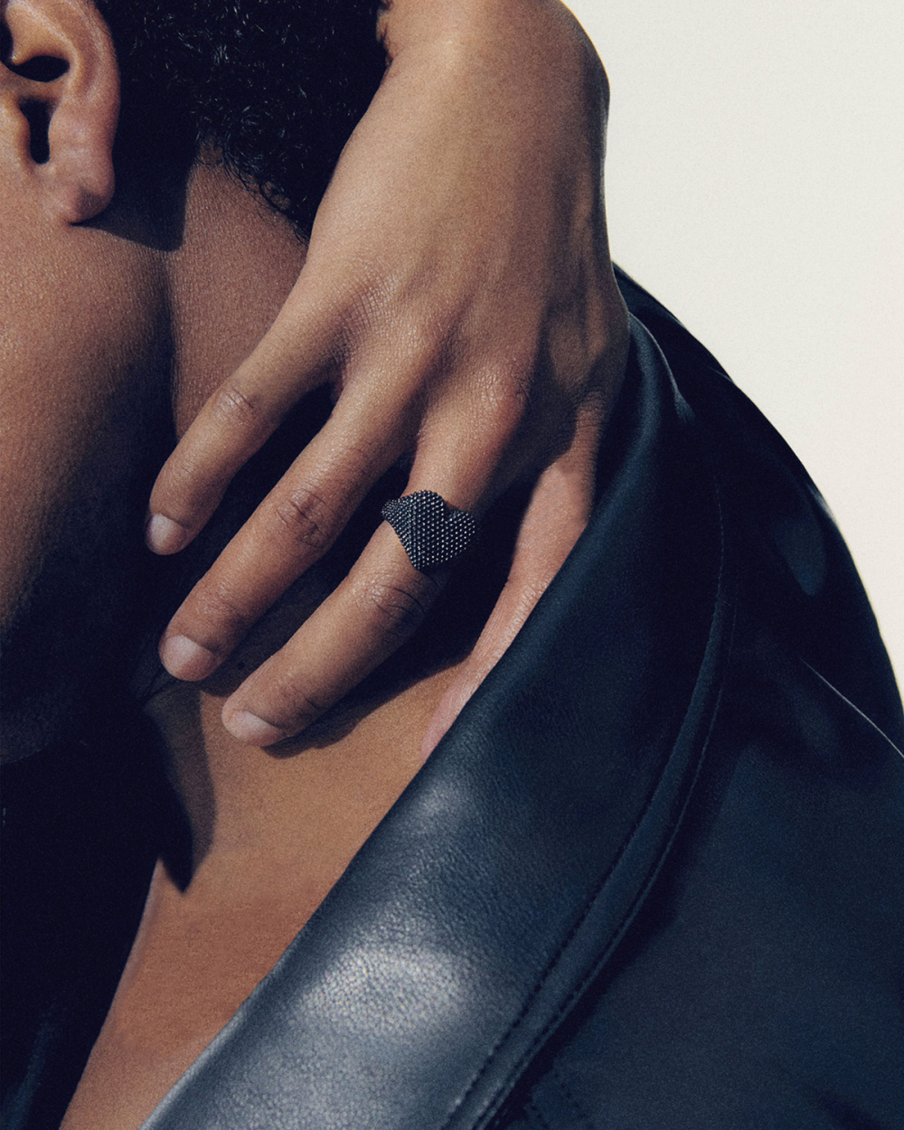 Nove25 ANELLO CHEVALIER CUORE PUNTINATO TOTAL BLACK