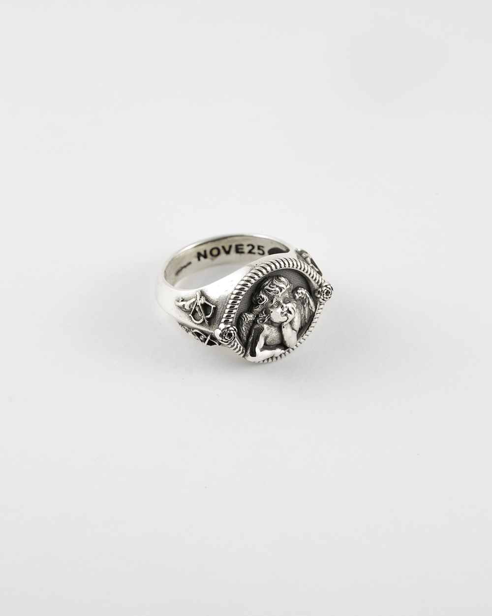 Nove25 ANELLO CHEVALIER CUPIDO IN ARGENTO