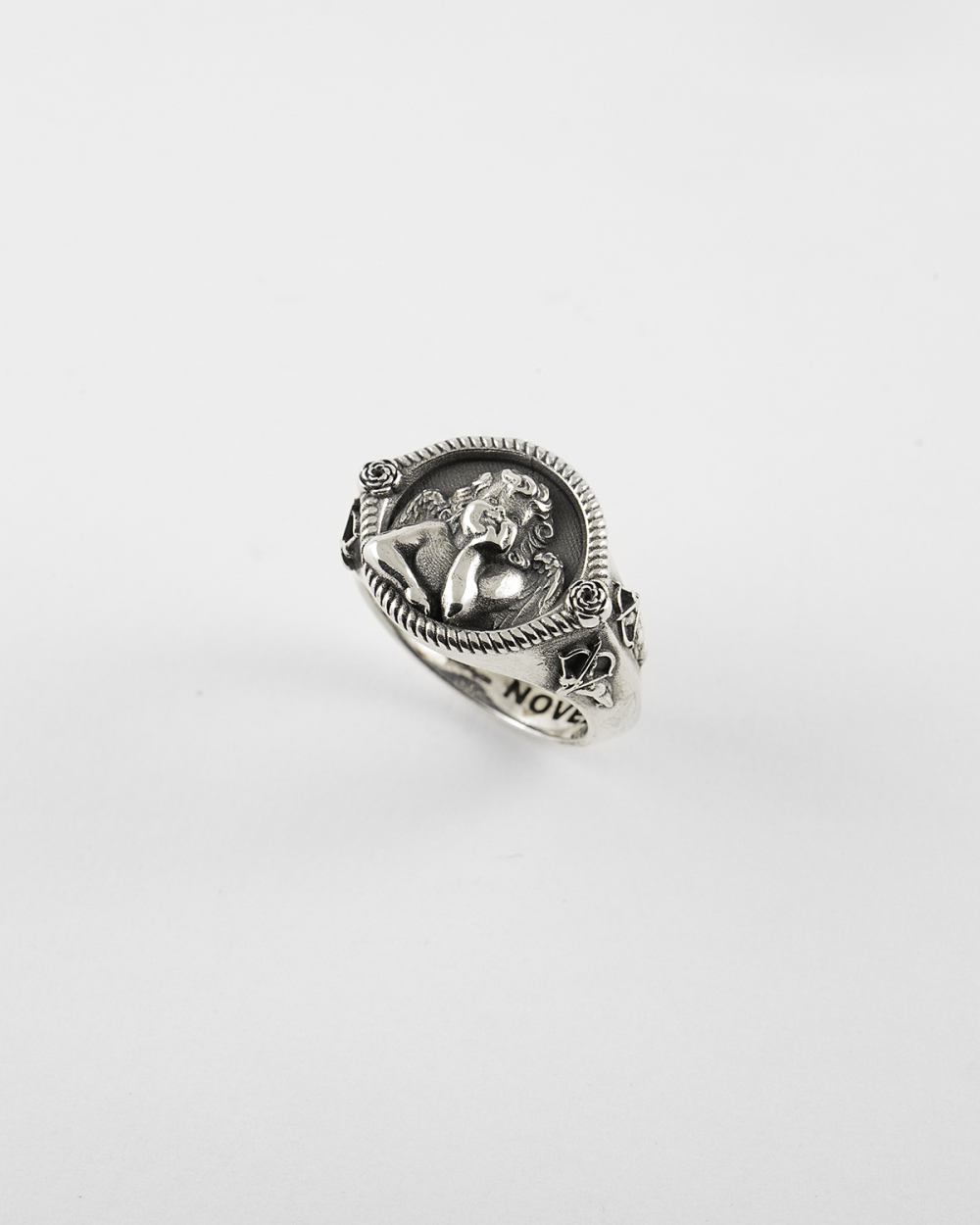 Nove25 ANELLO CHEVALIER CUPIDO IN ARGENTO