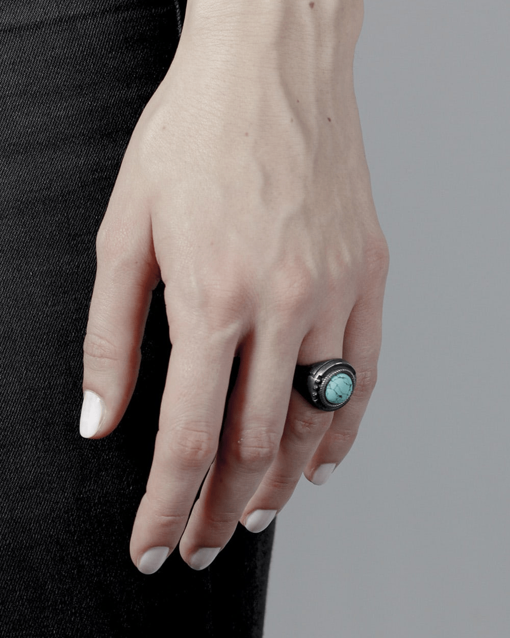 Nove25 ANELLO CHEVALIER FREGI GEOMETRICI TURCHESE