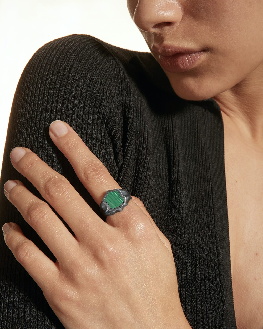 Nove25 ANELLO CHEVALIER SCUDO IN ARGENTO