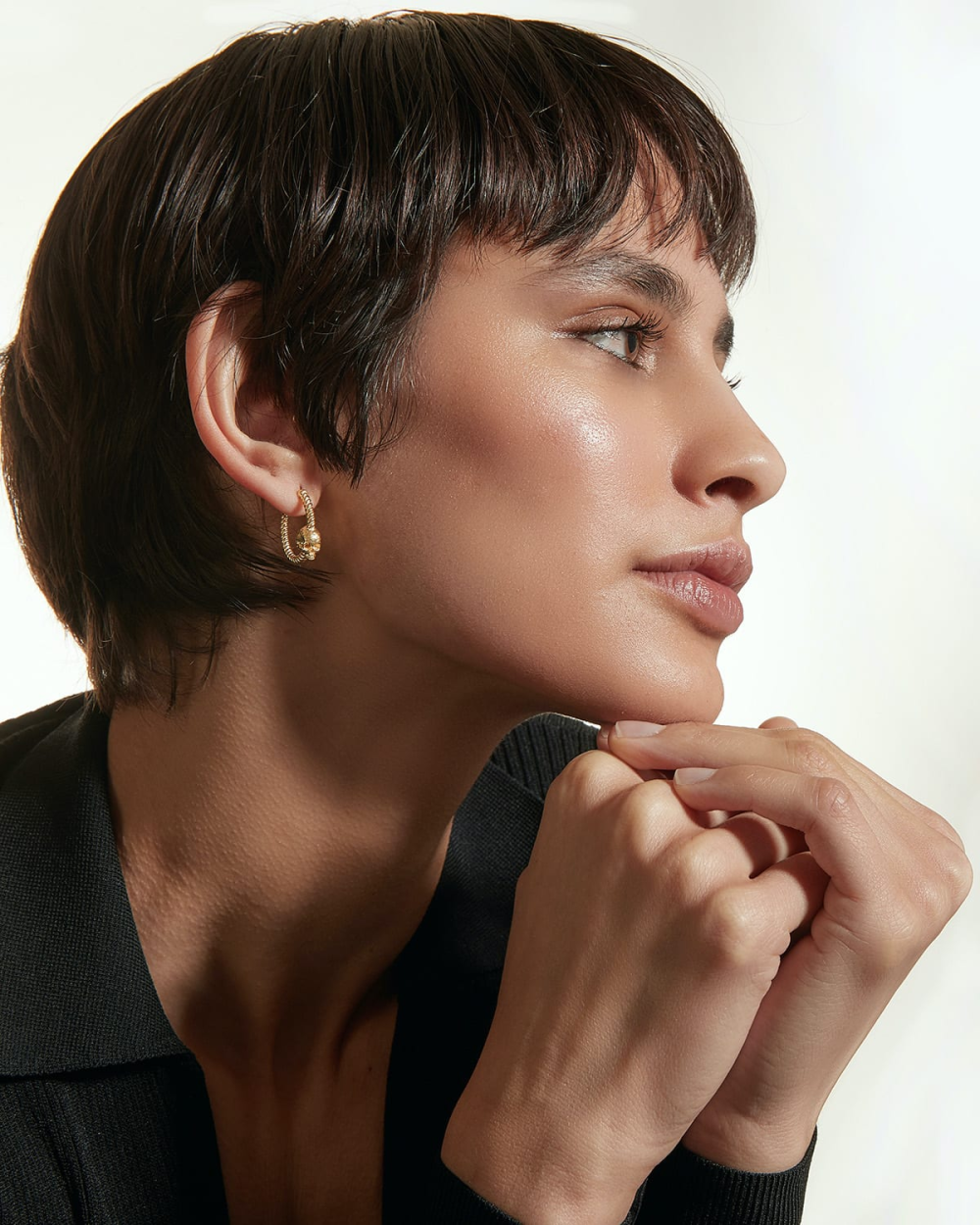 Nove25 ORECCHINO A CERCHIO CON TESCHIO PASSANTE PLACCATO ORO