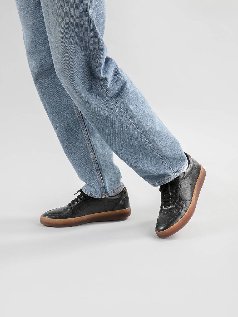 Officine Creative ASSET 001 Sneakers In Pelle Bianca