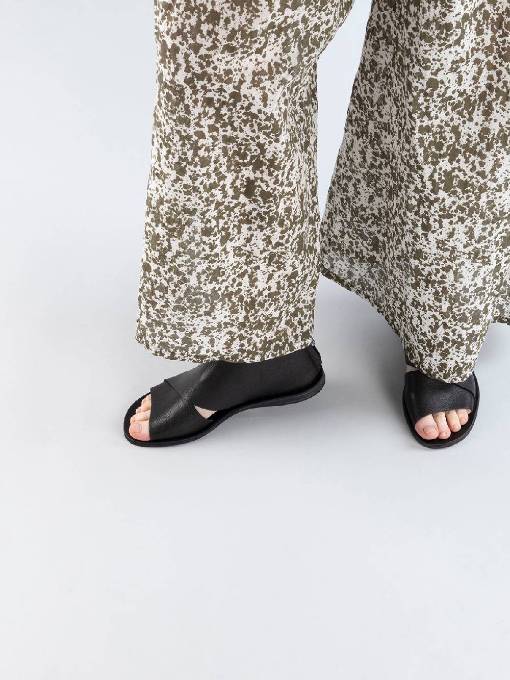 Officine Creative ITACA 046 Scarpe A Punta Aperta In Pelle Nera