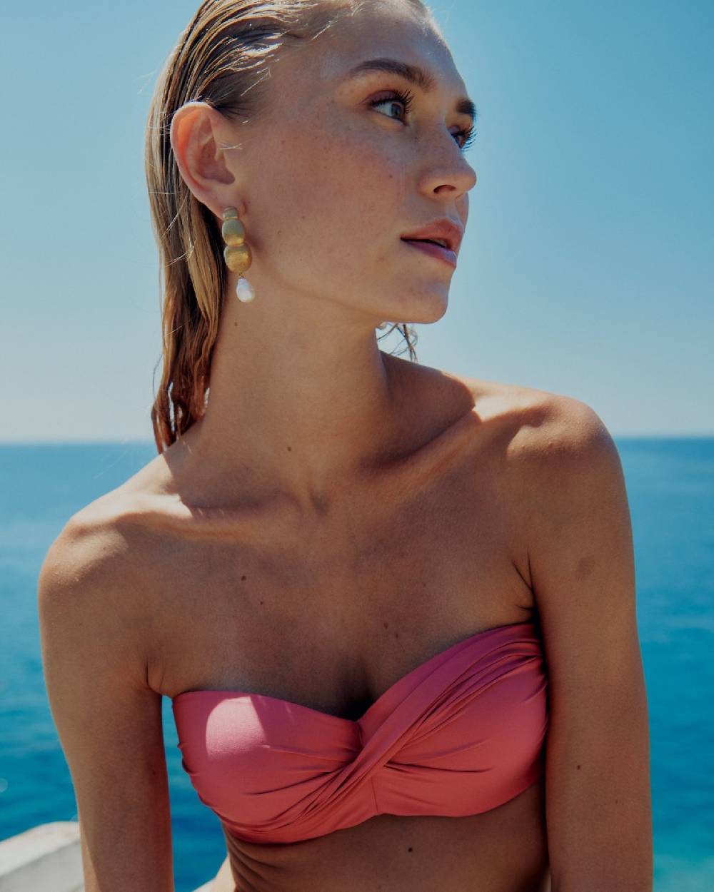 Olivia Gold Reggiseno A Fascia Strutturato + Slip A Vita Bassa Con Accessori Sui Fianchi