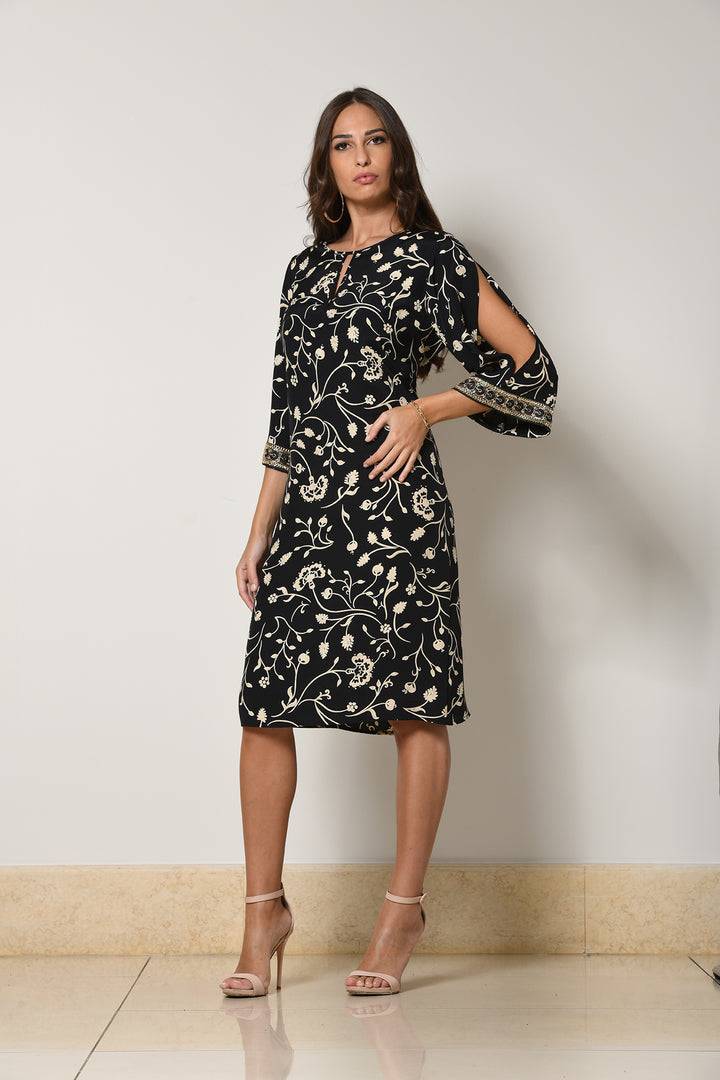 Oltre Tempo Vestito con applicazioni strass dorate