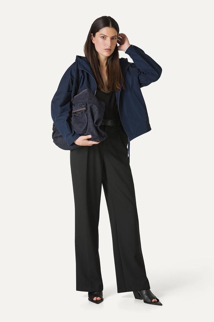 Oof Wear GIACCA CORTA IN NYLON MEMORY CON ARRICIO SULLA SCHIENA 9139 - BLU NOTTE