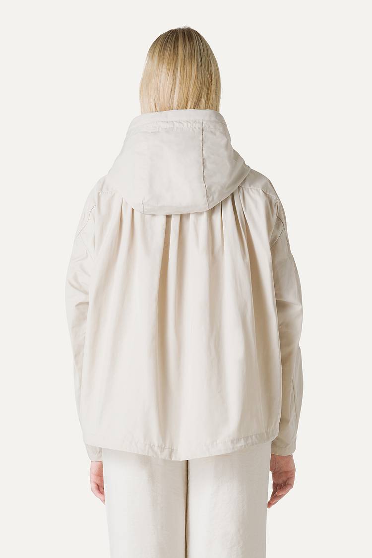 Oof Wear GIACCA CORTA IN NYLON MEMORY CON ARRICIO SULLA SCHIENA 9139 - PANNA