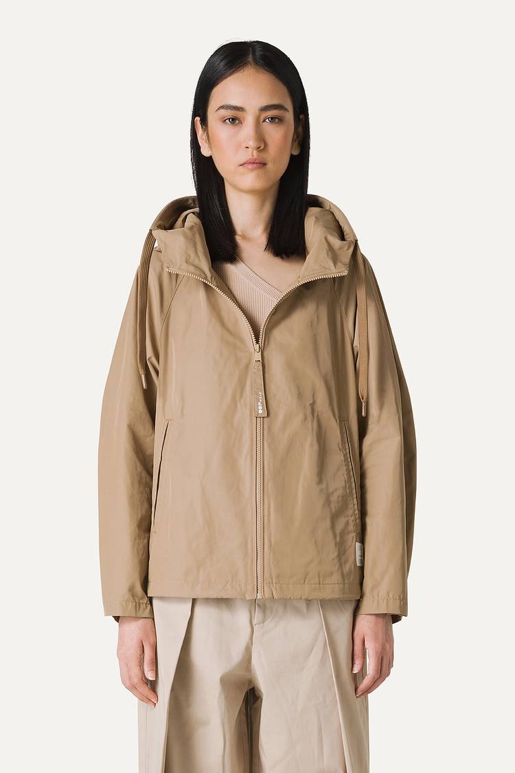 Oof Wear GIACCA CORTA IN NYLON MEMORY CON ARRICIO SULLA SCHIENA 9139 - BEIGE