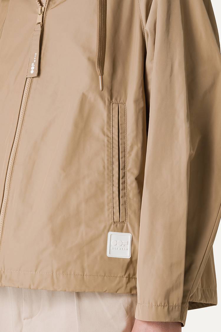 Oof Wear GIACCA CORTA IN NYLON MEMORY CON ARRICIO SULLA SCHIENA 9139 - BEIGE