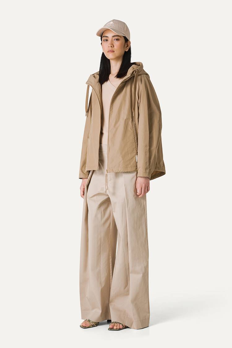 Oof Wear GIACCA CORTA IN NYLON MEMORY CON ARRICIO SULLA SCHIENA 9139 - BEIGE