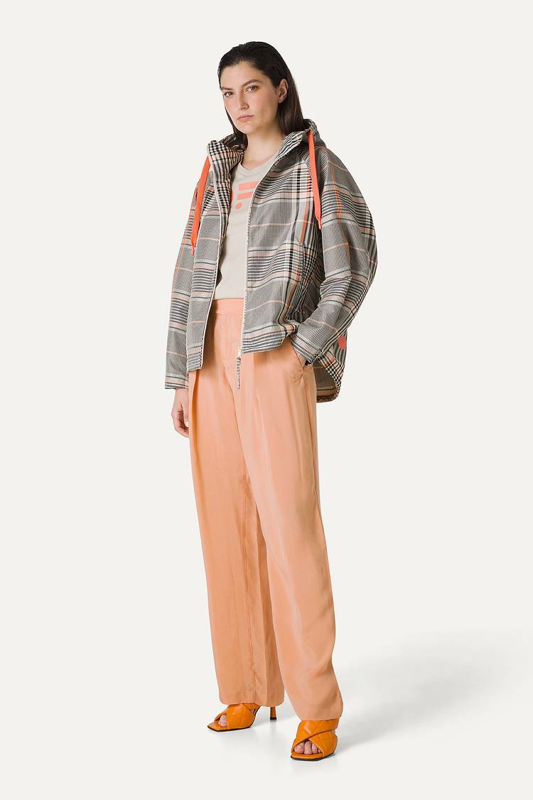 Oof Wear GIACCA CORTA IN NYLON MEMORY CON ARRICIO SULLA SCHIENA A DISEGNO CHECK 9139 - ARANCIO/CREMA