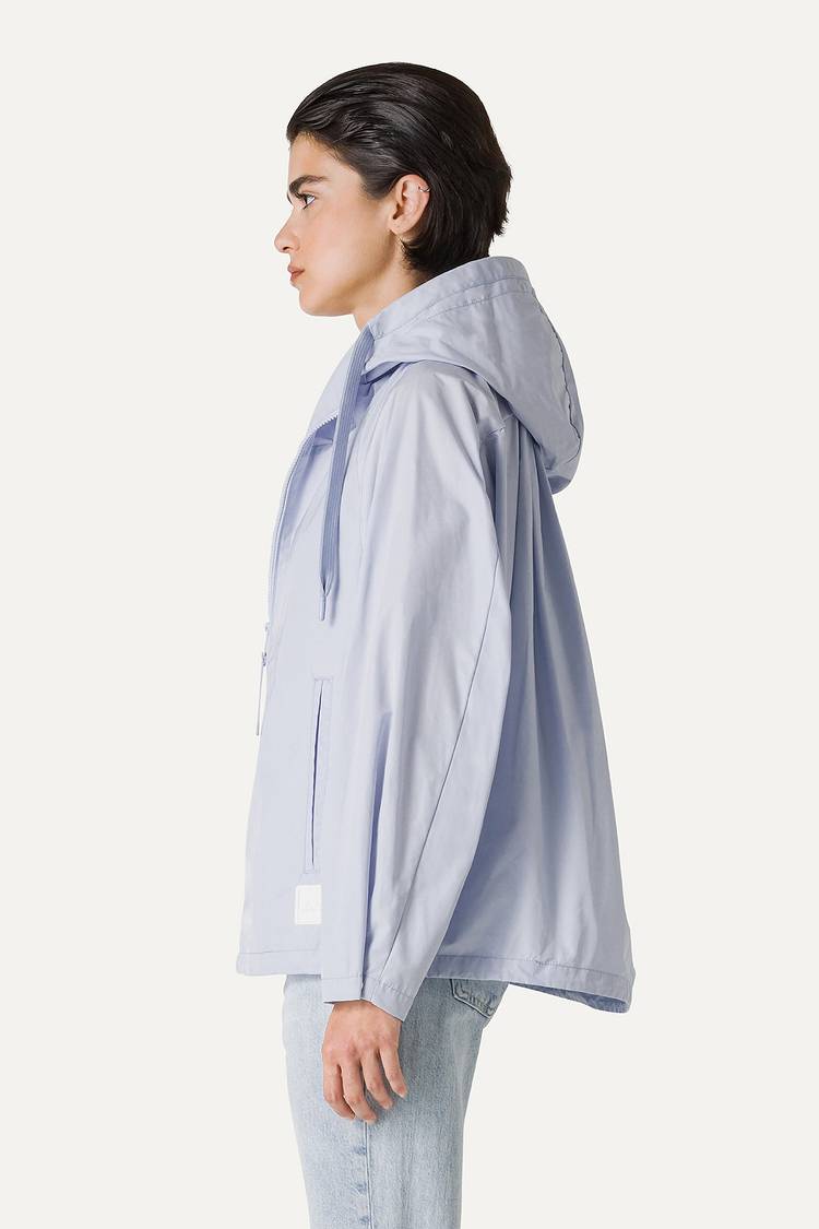 Oof Wear GIACCA CORTA IN NYLON MEMORY CON ARRICIO SULLA SCHIENA 9139 - GHIACCIO