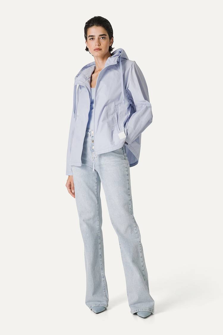 Oof Wear GIACCA CORTA IN NYLON MEMORY CON ARRICIO SULLA SCHIENA 9139 - GHIACCIO