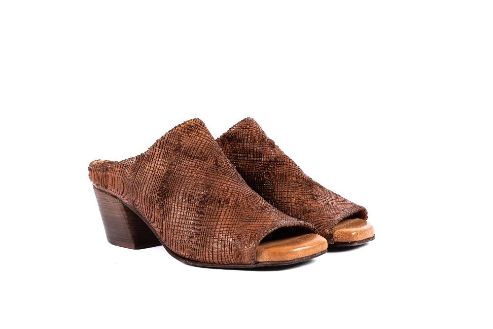 Openclosedshoes TISHA09 BUFALO COGNAC