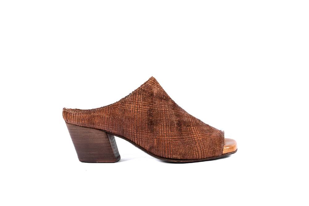 Openclosedshoes TISHA09 BUFALO COGNAC