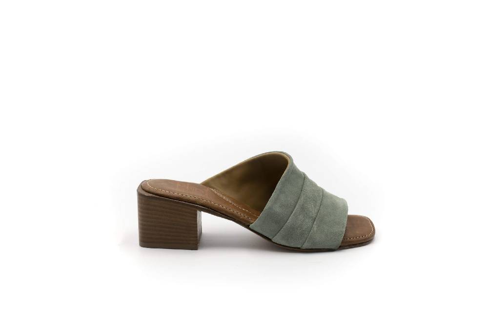 Openclosedshoes TRACK 04