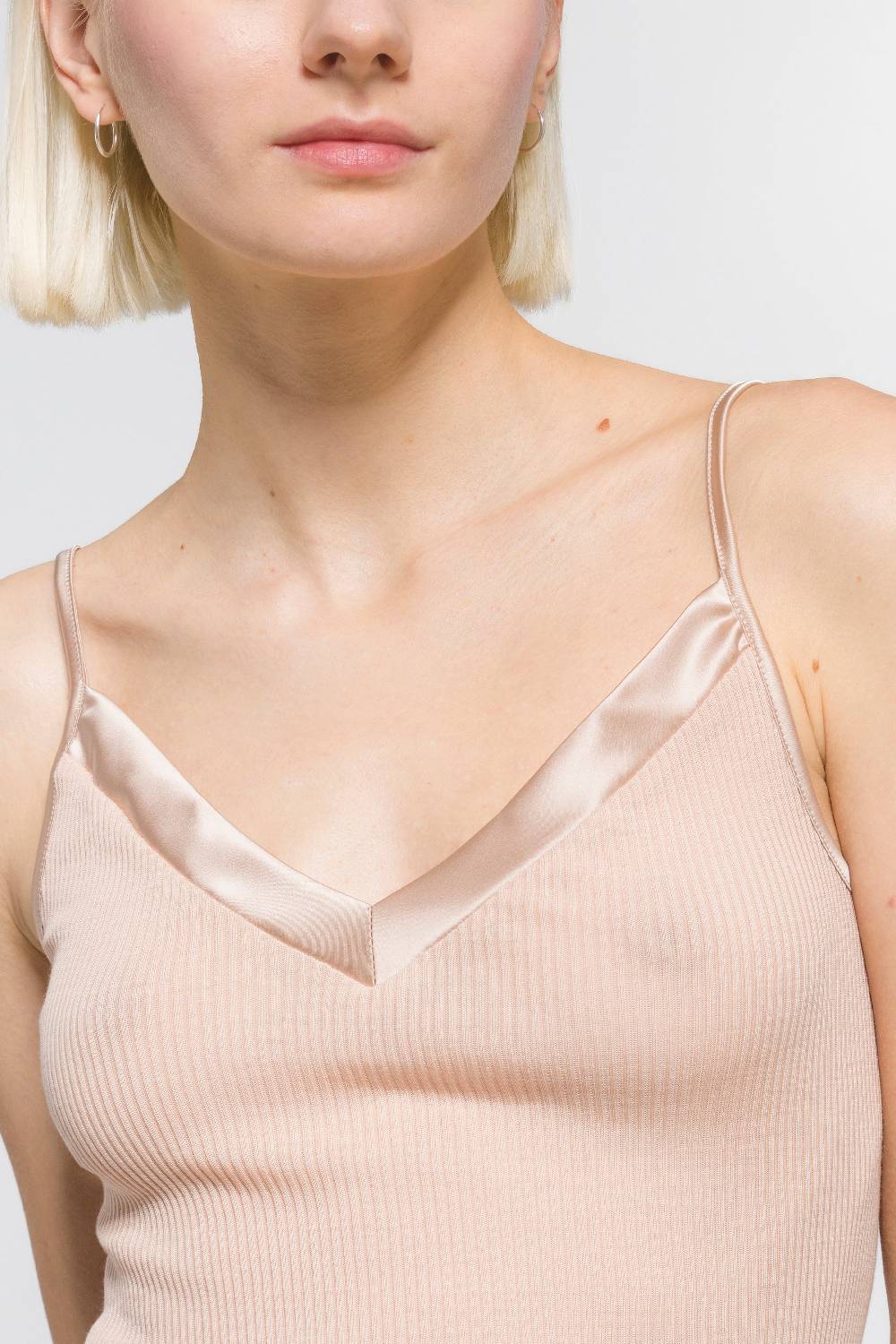 Oscalito Canotta Elegance In Raso Di Lana E Seta Con Scollo A V 4245