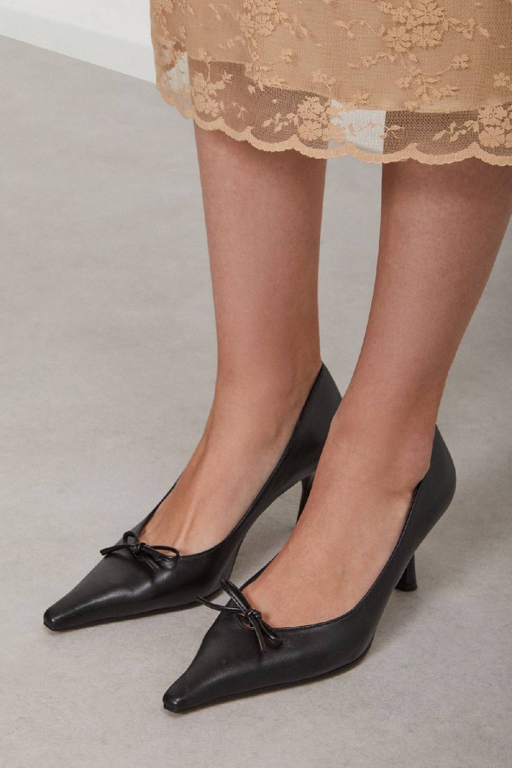 Ottod'Ame Leather Pump With Bow
