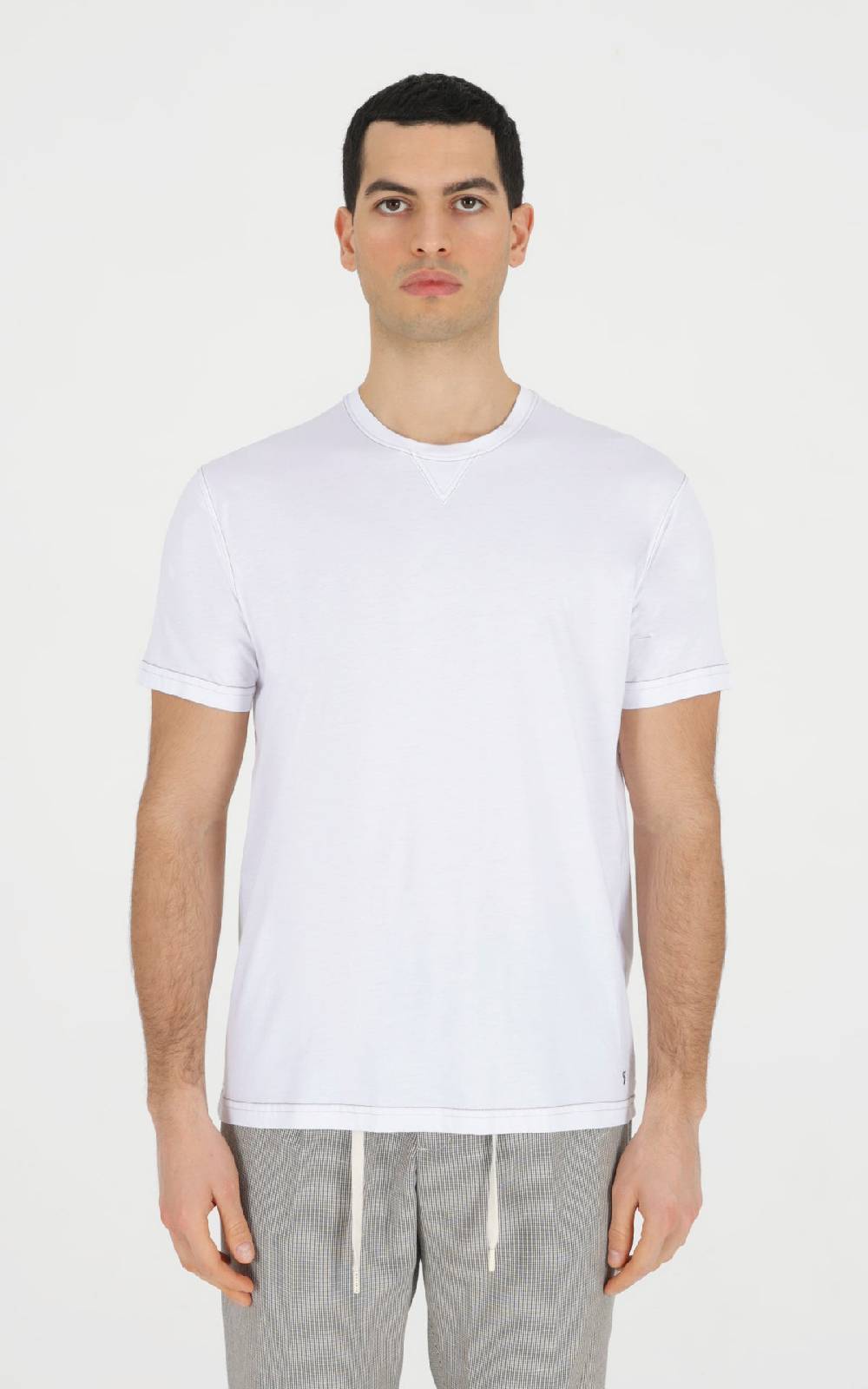 Outfit Italy T-Shirt in modal con cuciture a contrasto