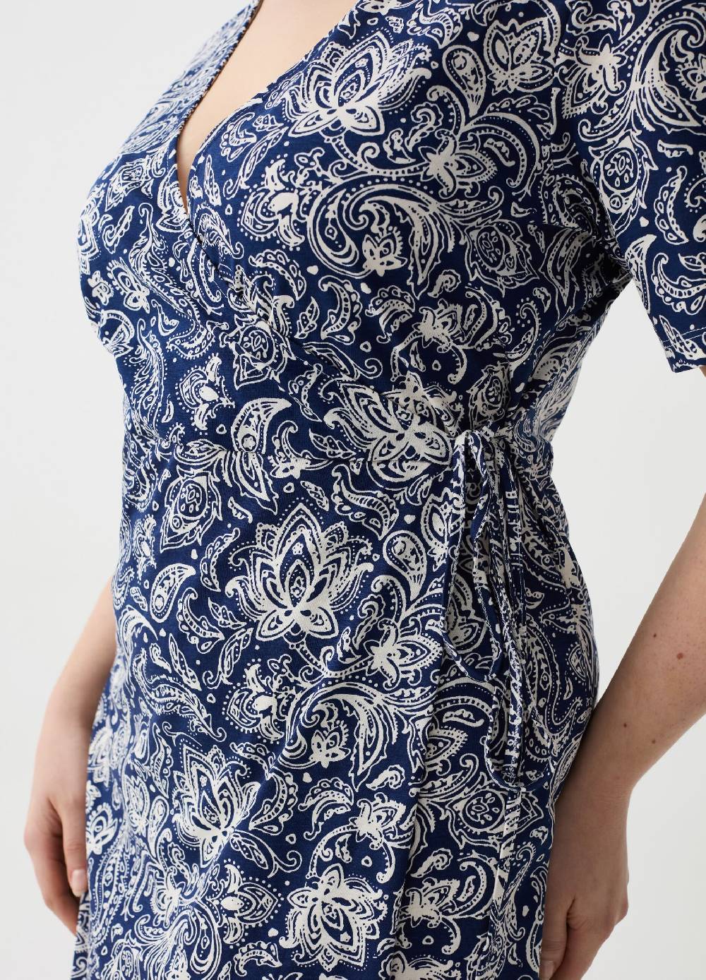 Ovs Abito Corto A Portafoglio Stampa Paisley Curvy