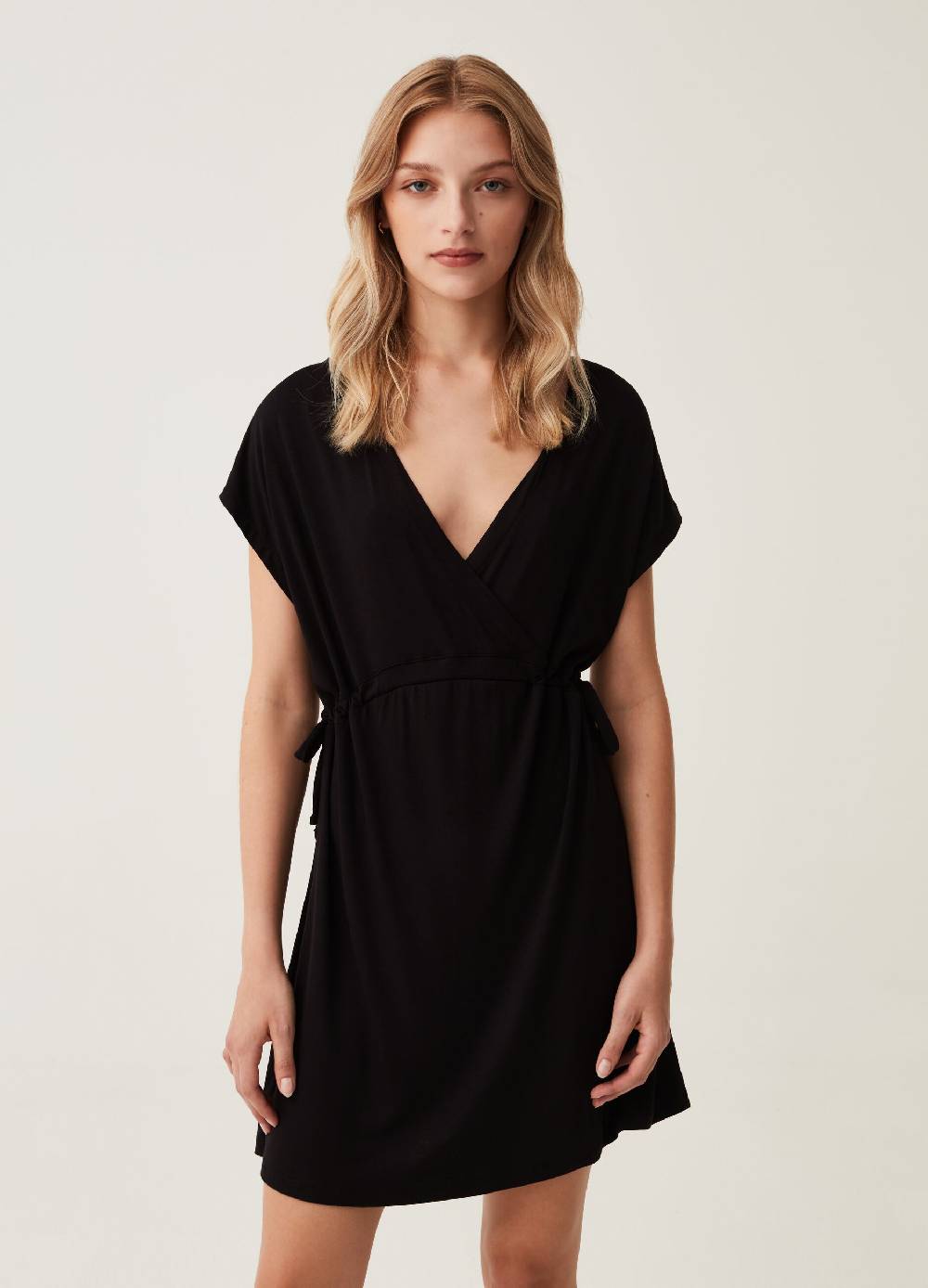 Ovs Abito corto con scollo a V maniche a kimono