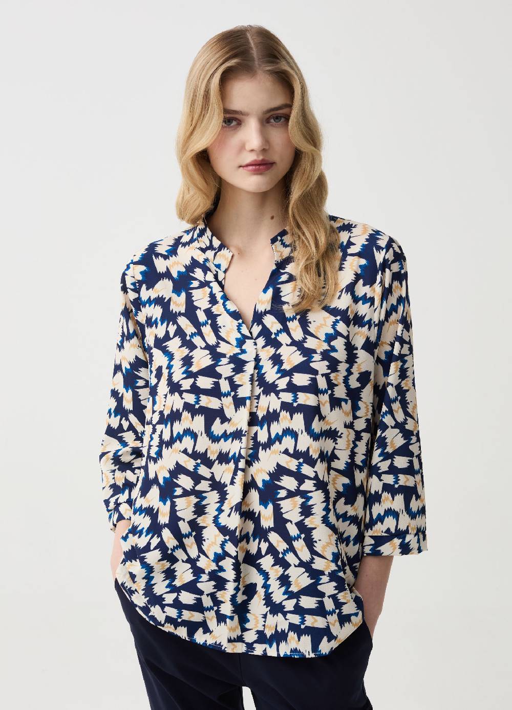 Ovs Blusa stampata con apertura a V