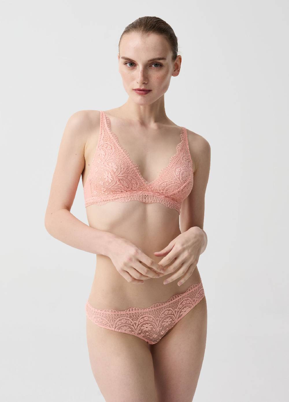 Ovs Brasiliano in pizzo floreale e tulle plumetis