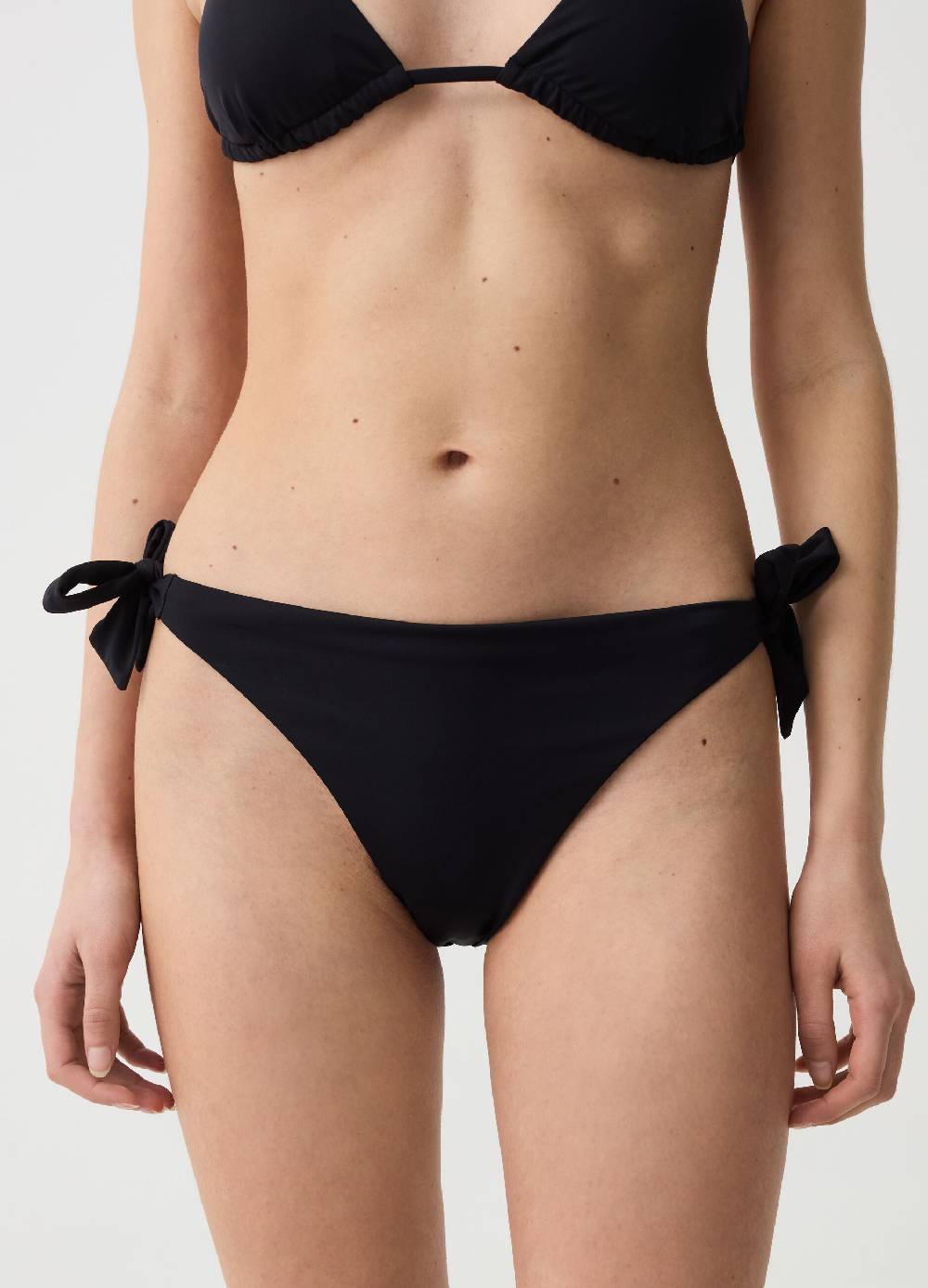 Ovs Brasiliano Tinta Unita Con Fiocchi