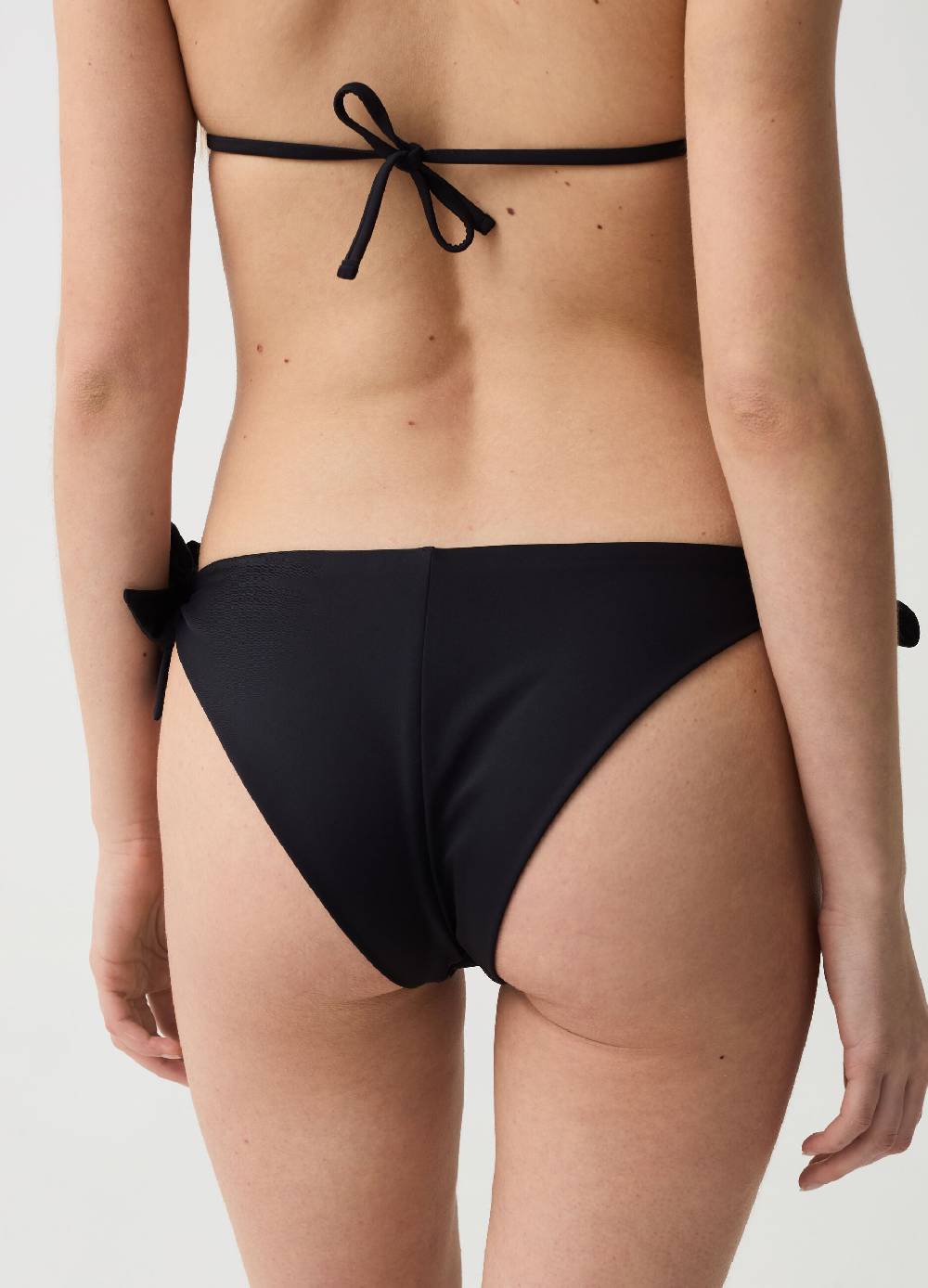 Ovs Brasiliano Tinta Unita Con Fiocchi