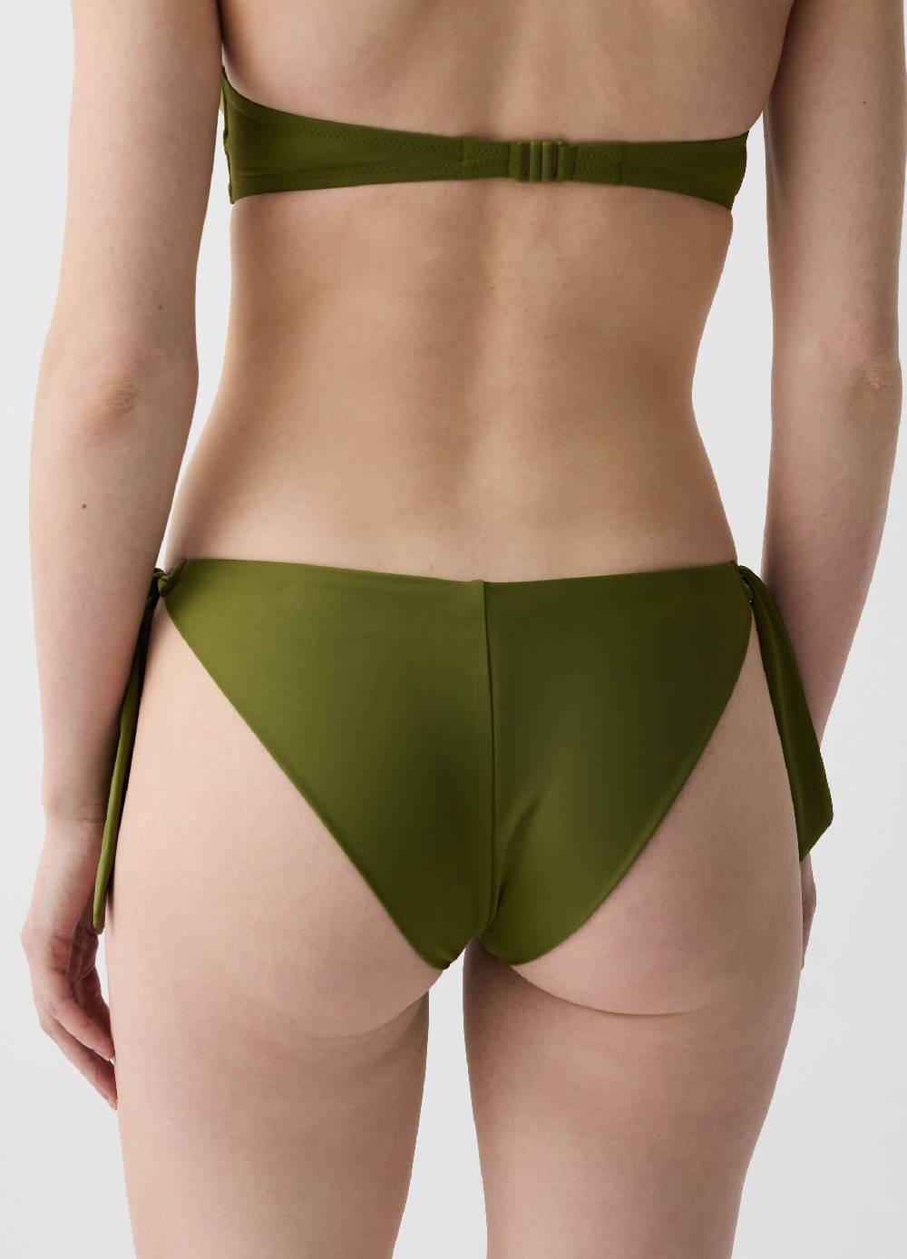 Ovs Brasiliano Tinta Unita Con Fiocchi