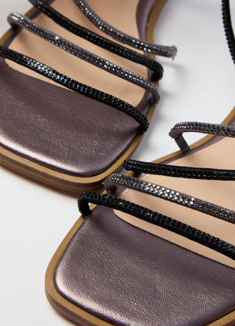 Ovs Sandali Bassi Con Listini In Strass