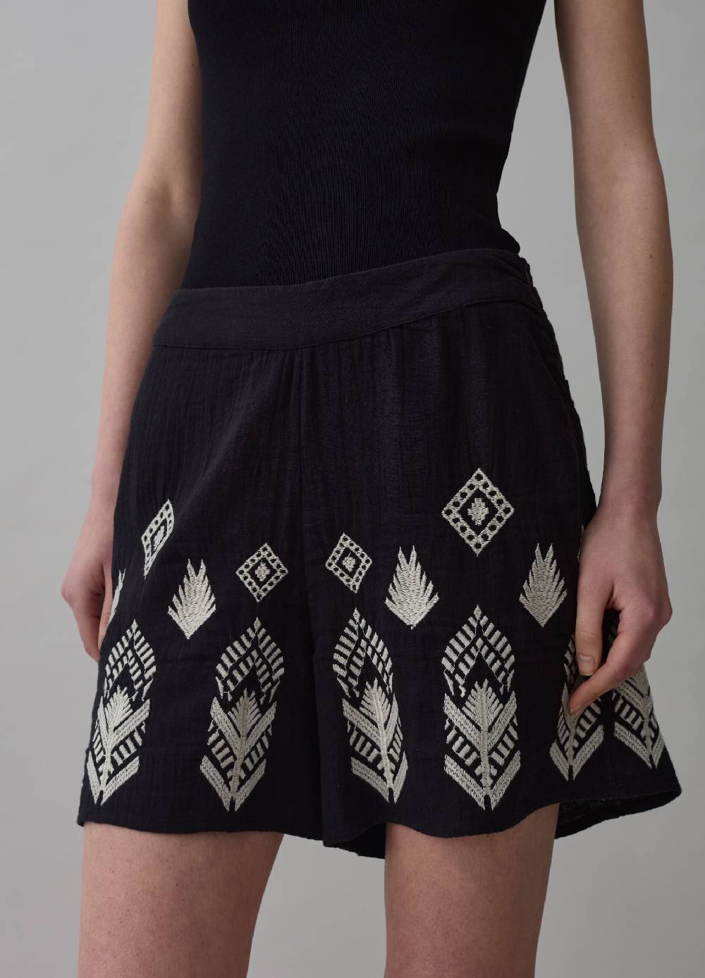 Ovs Shorts In Garza Con Ricami Etnici