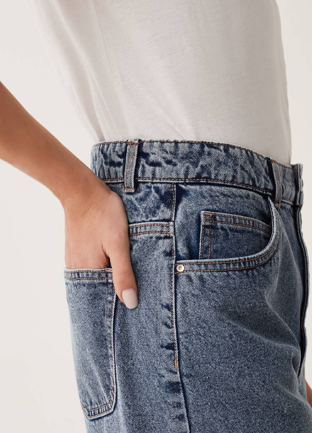 Ovs Shorts Mom Fit In Denim