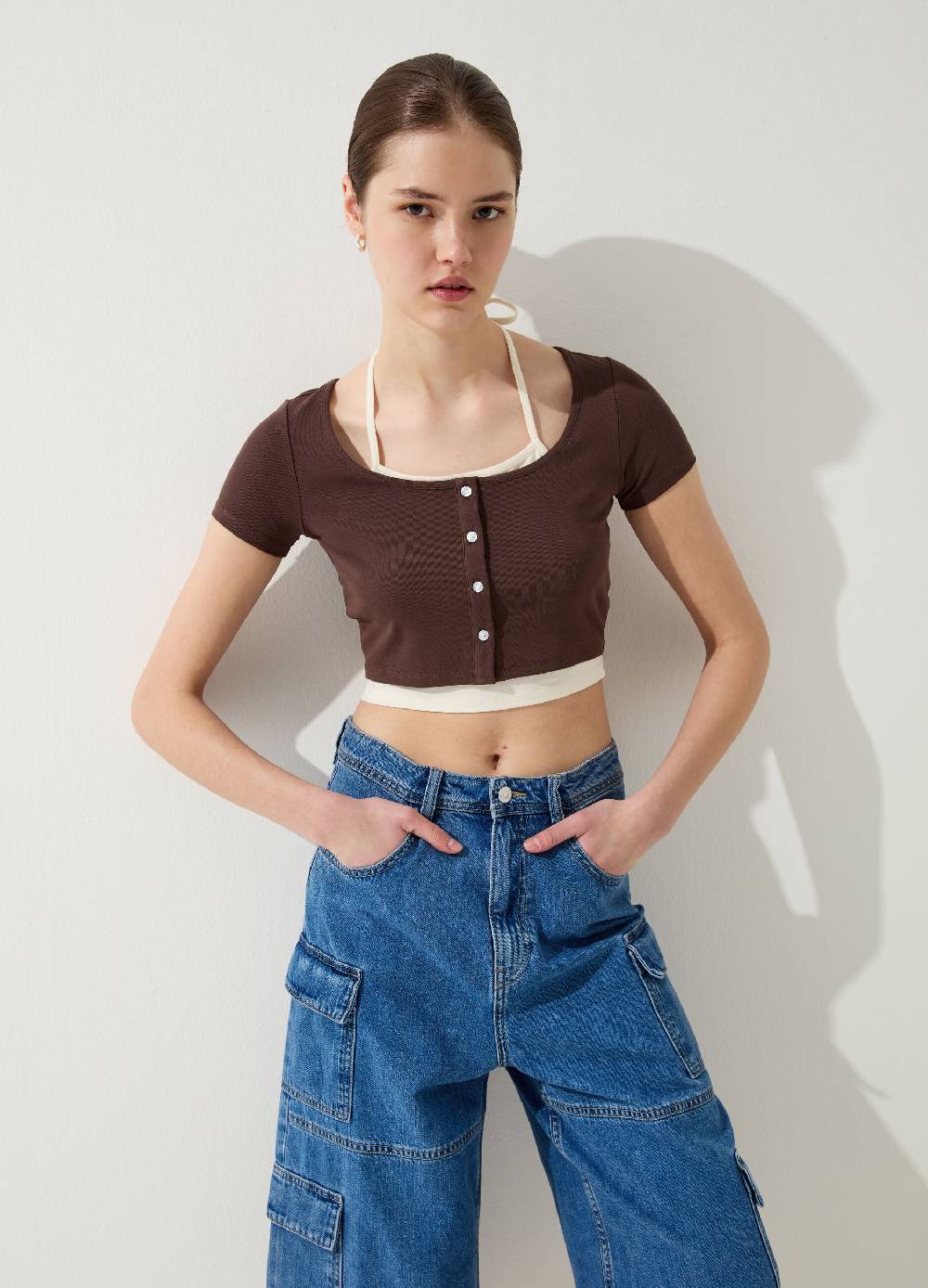 Ovs T-shirt crop con bottoni e canotta interna