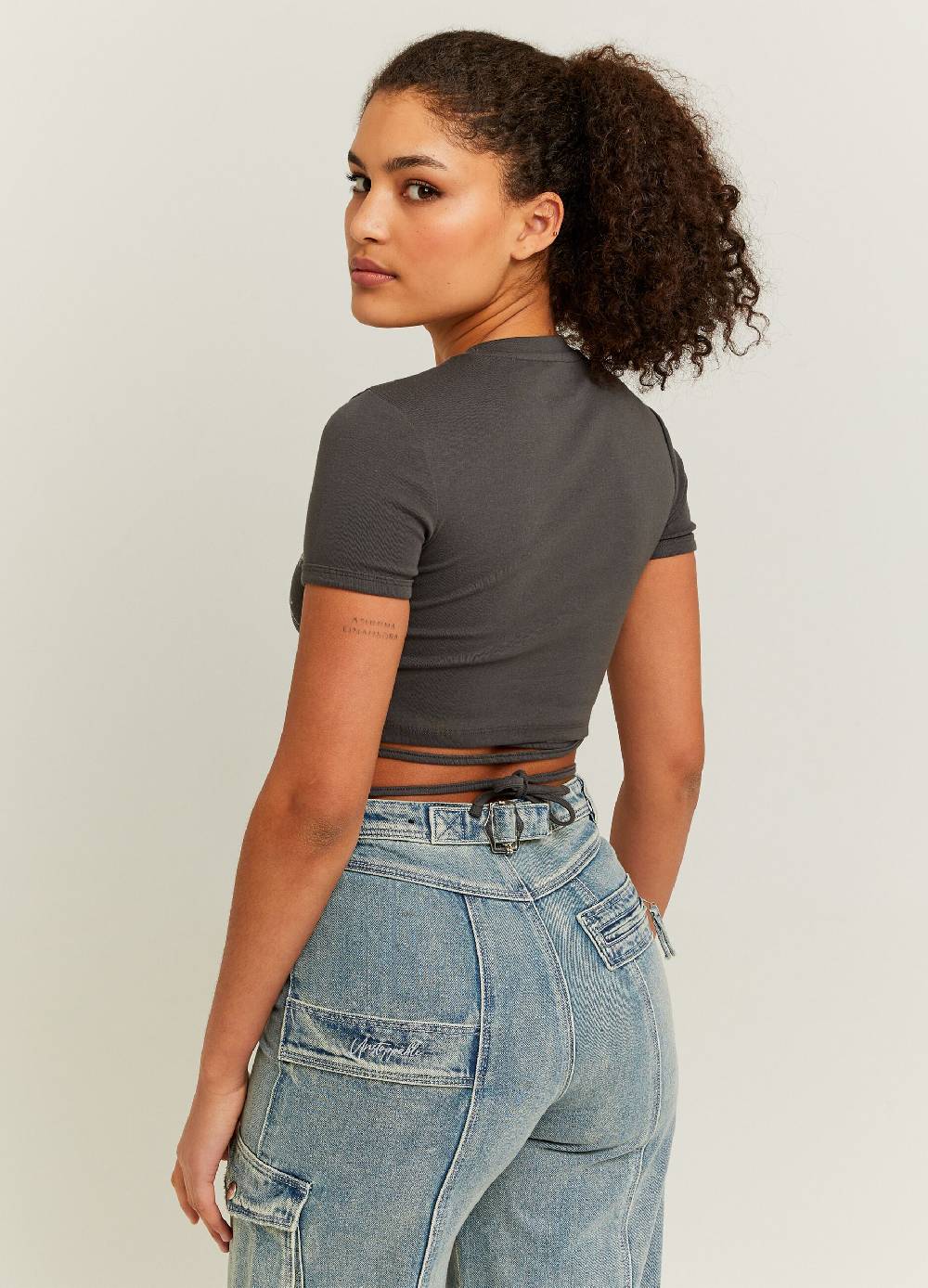 Ovs T-shirt Crop Con Laccetti E Stampa Fiocco