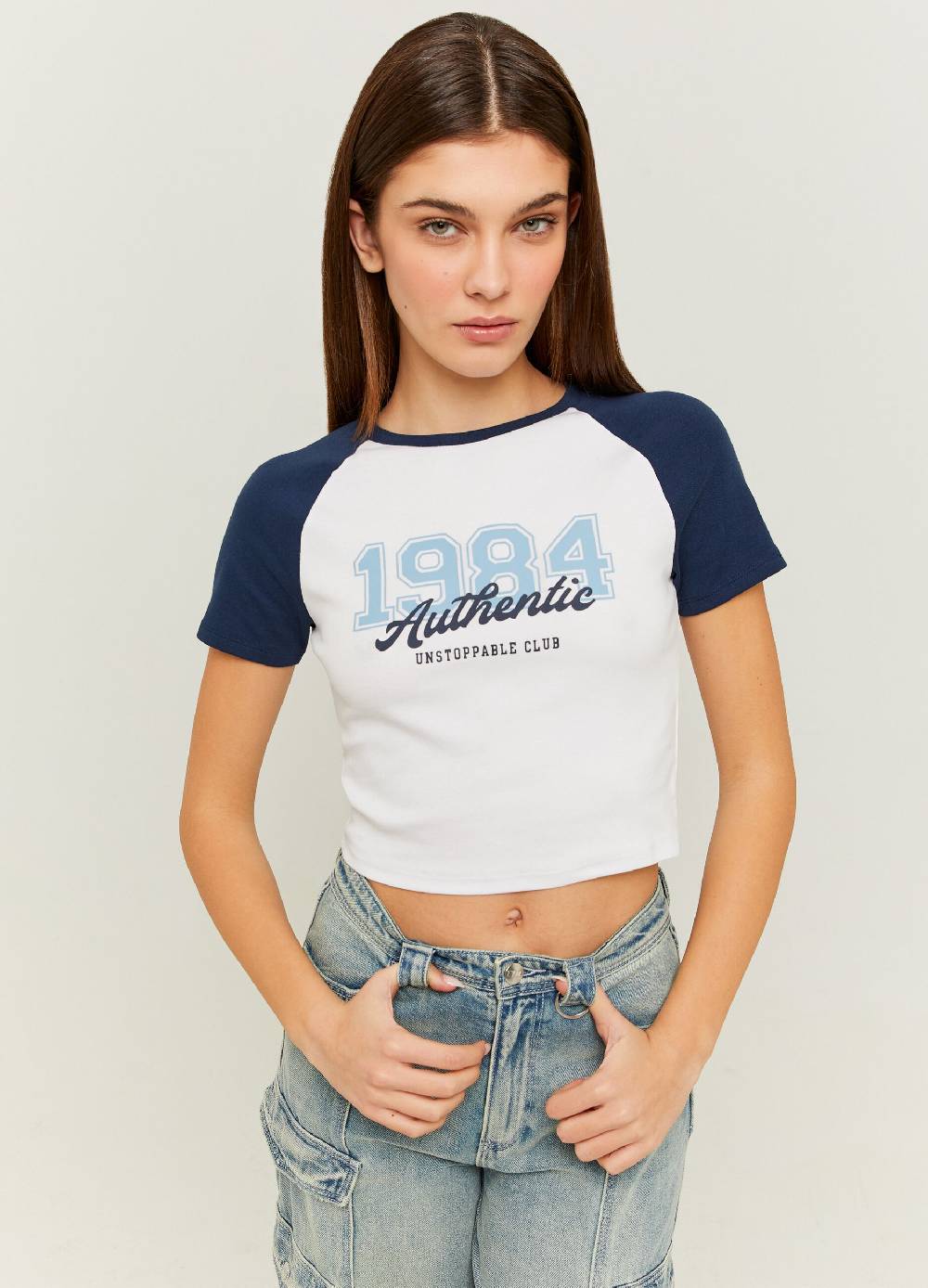 Ovs T-shirt crop con maniche raglan stampa college