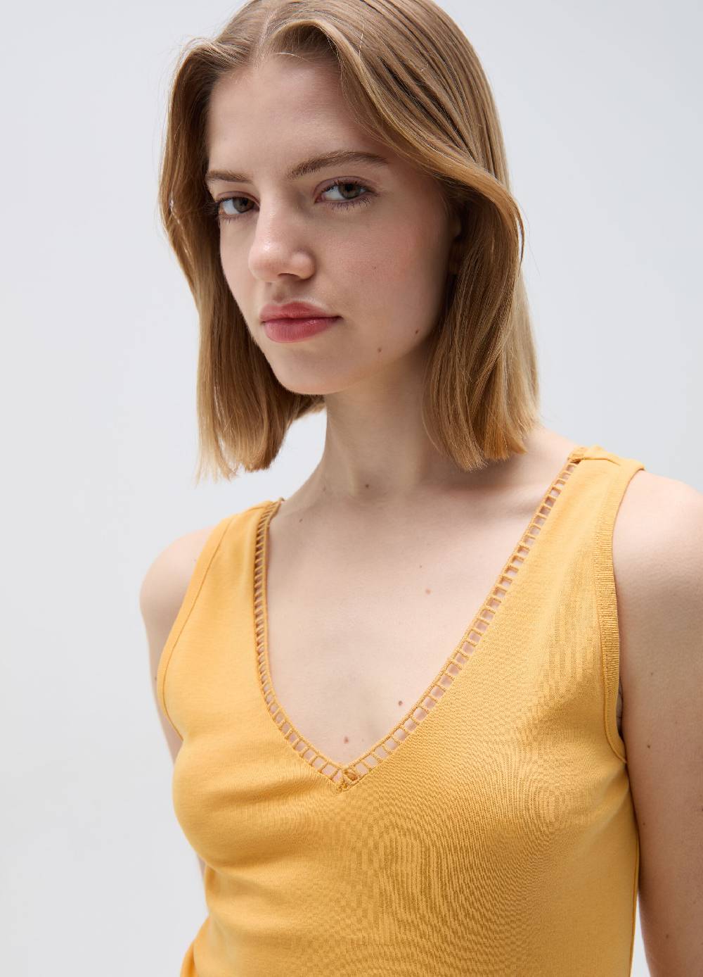 Ovs Tank Top Con Scollo A V E Profilo Traforato