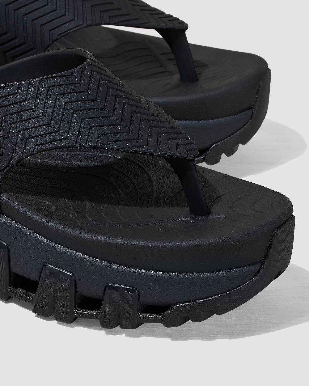 P448 Bondi Tux/Black